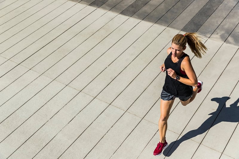 Runner performing a body scan